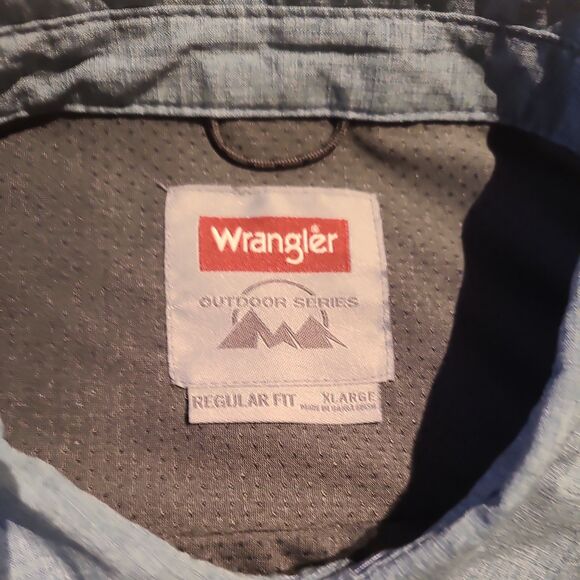 Wrangler Outdoor Series Men Button Up Shirt XL Blue Button Up Vented hiking - Picture 2 of 8